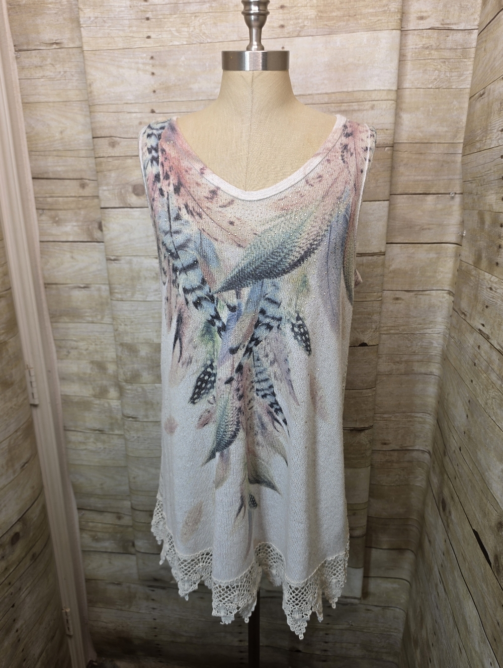 Sleeveless Feather Print Crochet-Hem Tunic Tank - Pink & Blue
